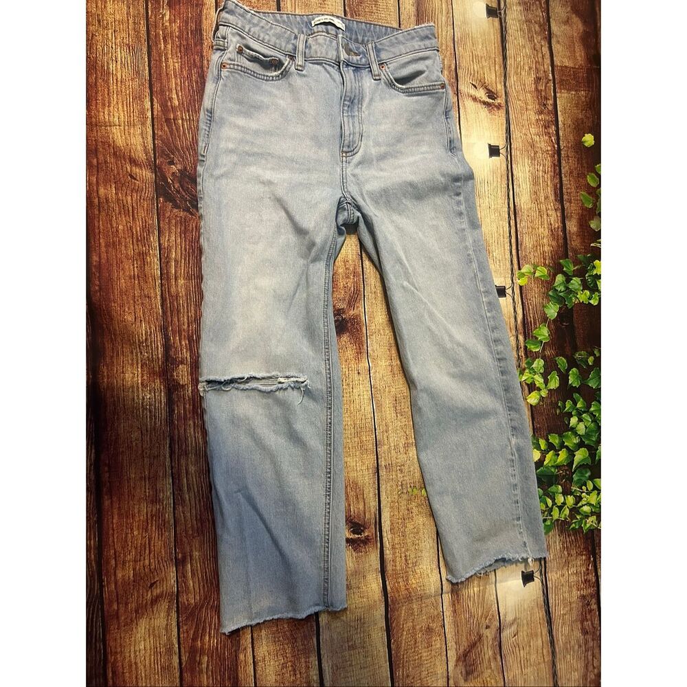 Elizabeth and James High rise Crop Jeans Size 6 or 28